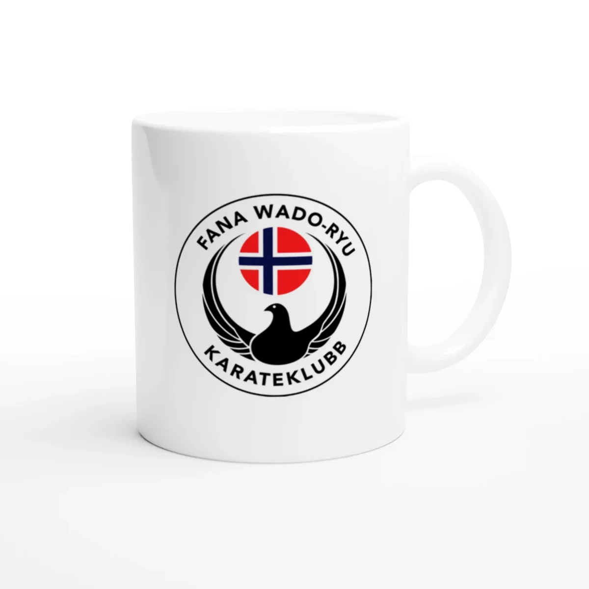 Hvitt keramikkkrus - 11 oz Fana Wado-Ryu Karateklubb Med personlig navn på - Image 2